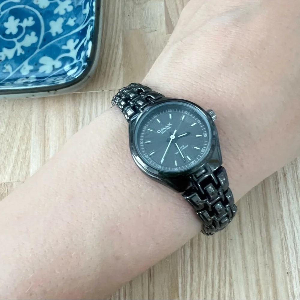 Omax ladies dress watch NEW BATTERY